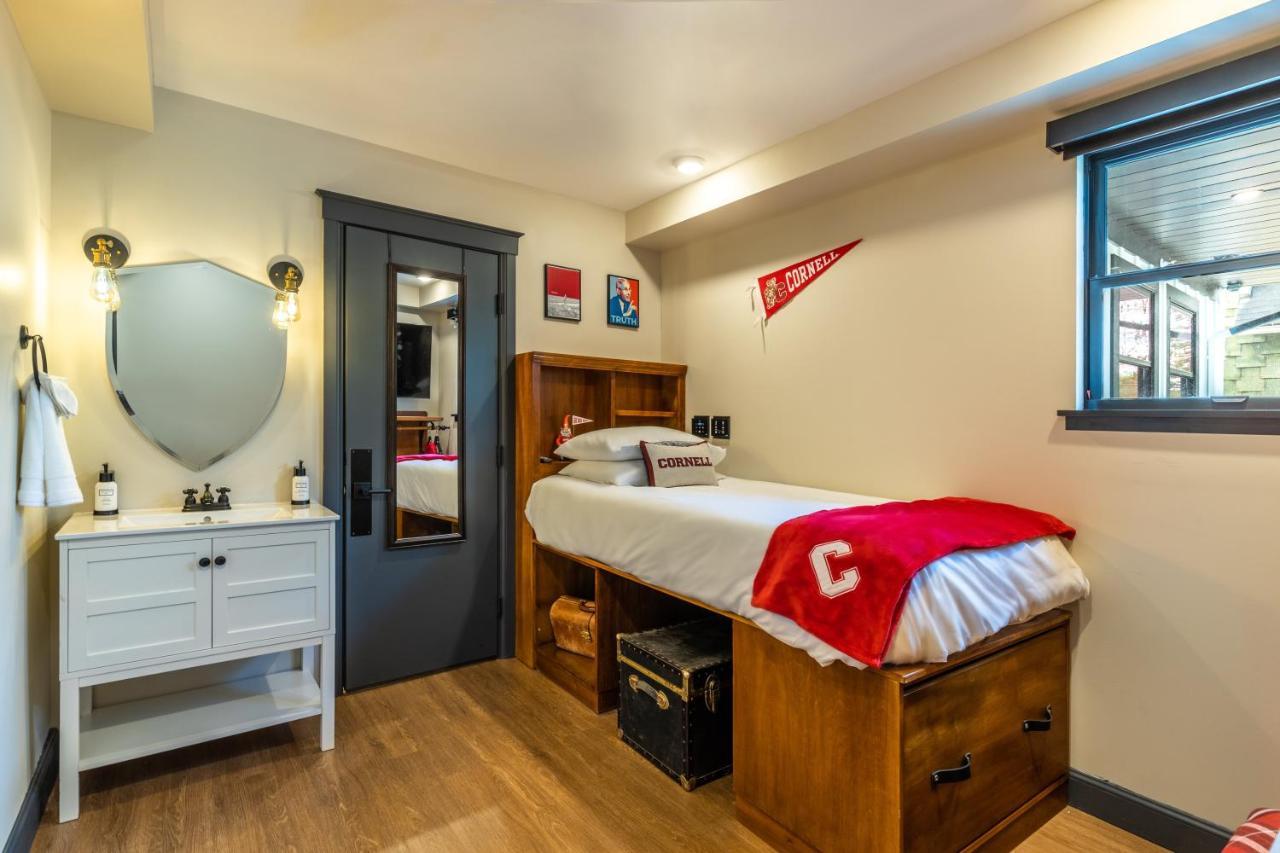 The Dorm Hotel Итака Экстерьер фото
